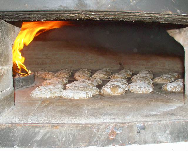 Gasthof Hochmuth: Vinschgauer Fladen aus unserer Backstube
